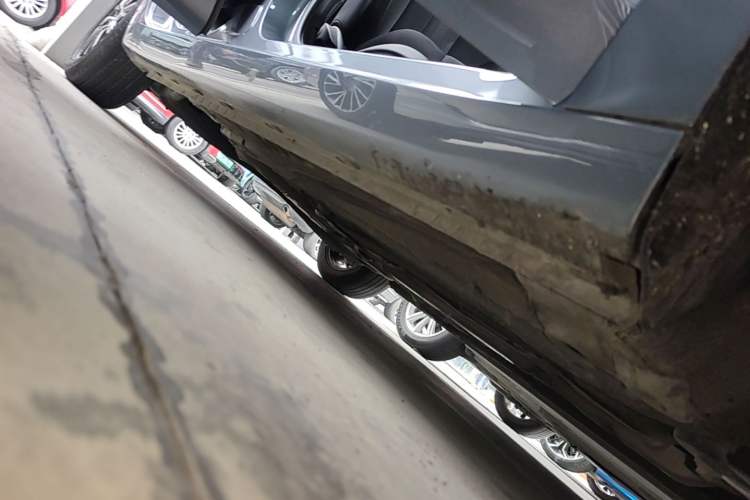 Used Roewe i5 2021 1.5L Manual Platinum Edition Right Side Sill