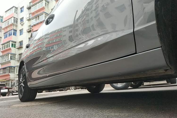 Used Roewe i5 2021 1.5L CVT Platinum Edition Right Side Sill