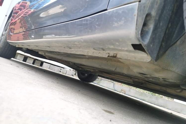 Used Roewe i5 2021 Revised Version 1.5L CVT Diamond Edition Right Side Sill
