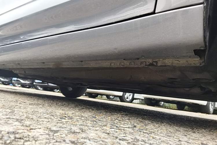 Used Roewe i5 2021 Revised Version 1.5L CVT Diamond Edition Right Side Sill