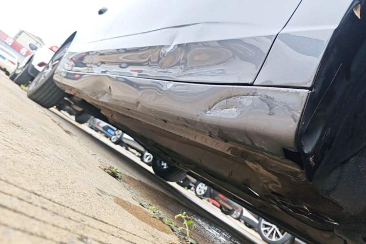 Used Roewe i5 2021 Revised Version 1.5L CVT Diamond Edition Right Side Sill