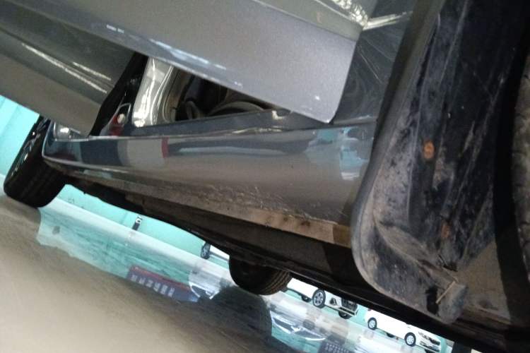 Used Roewe i5 2021 Revised Version 1.5L CVT Diamond Edition Right Side Sill