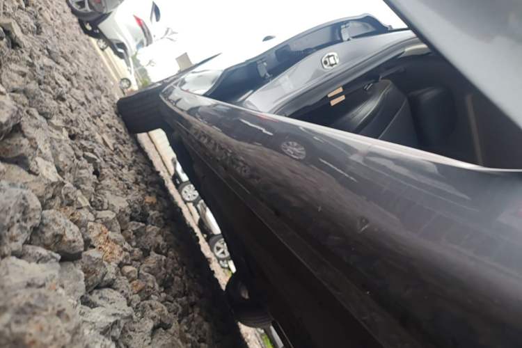 Used Roewe i5 2021 1.5L CVT Black Gold Edition Right Side Sill