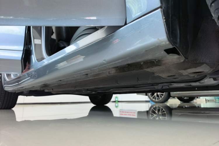 Used Roewe i5 2021 Revised Version 1.5L CVT Diamond Edition Right Side Sill