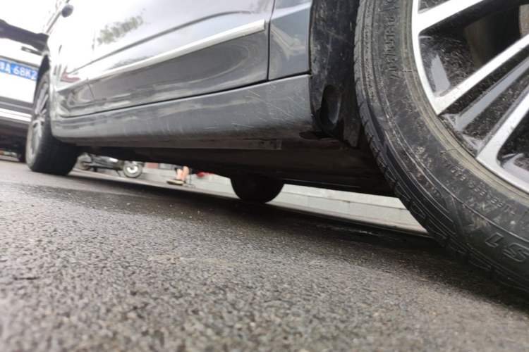 Used Roewe i5 2021 1.5L Manual Diamond Edition Right Side Sill