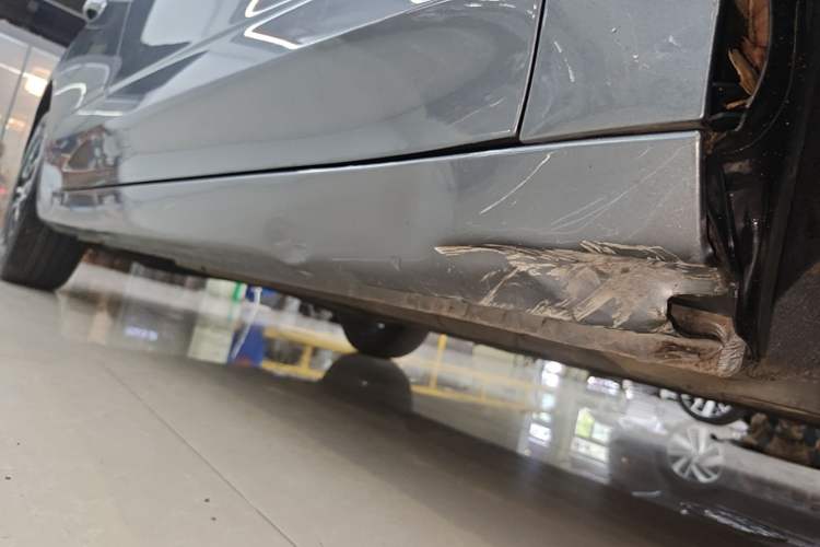 Used Roewe i5 2021 1.5L CVT Platinum Edition Right Side Sill
