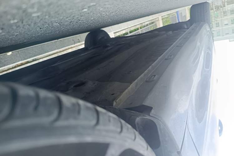 Used Roewe i5 2021 1.5L CVT Black Gold Edition Right Side Sill