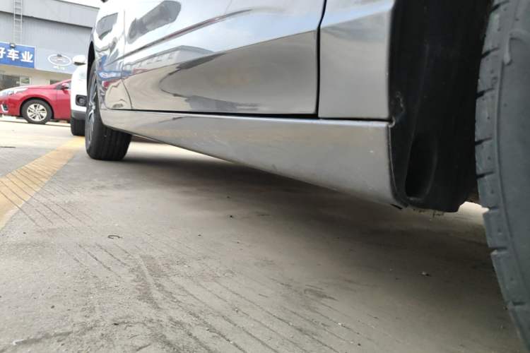 Used Roewe i5 2021 1.5L CVT Platinum Edition Right Side Sill