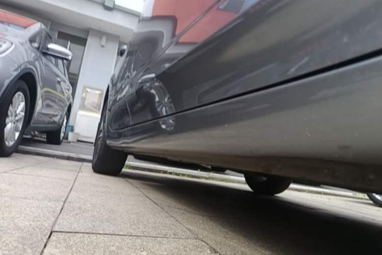 Used Roewe i5 2021 Revised Version 1.5L CVT Diamond Edition Right Side Sill
