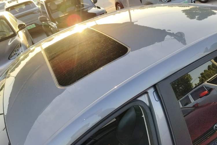 Used Roewe i5 2021 1.5L CVT Diamond Edition Roof