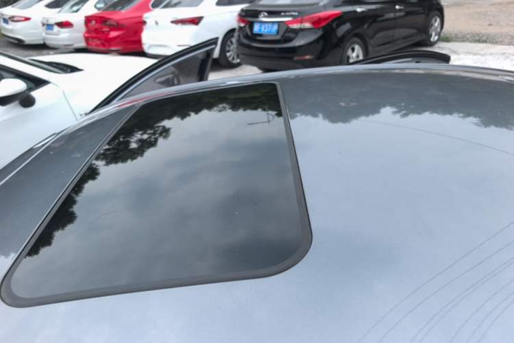 Used Roewe i5 2021 Revised Version 1.5L CVT Diamond Edition Roof