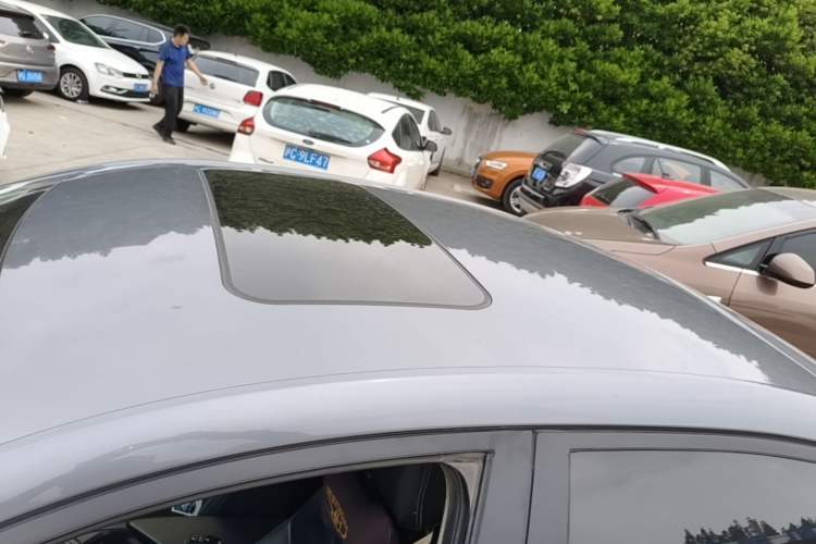 Used Roewe i5 2021 1.5L CVT Diamond Edition Roof