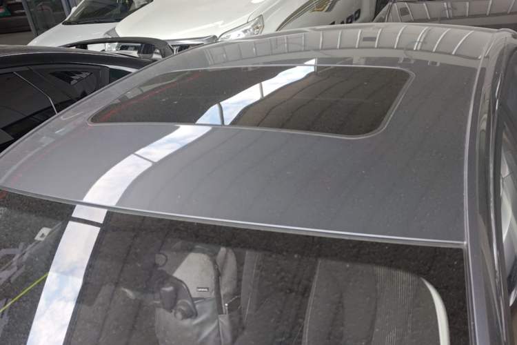 Used Roewe i5 2021 1.5L CVT Platinum Edition Roof