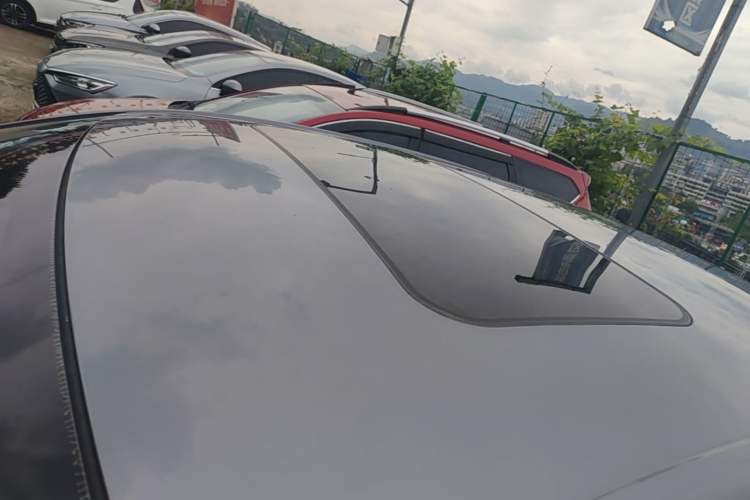 Used Roewe i5 2021 Revised Version 1.5L CVT Diamond Edition Roof