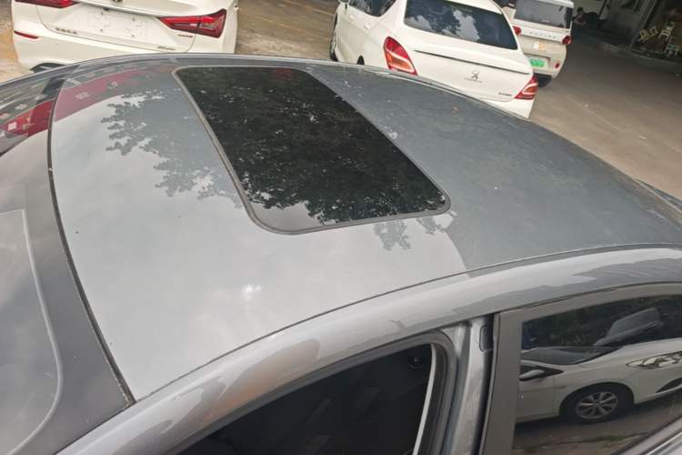 Used Roewe i5 2021 1.5L CVT Platinum Edition Roof
