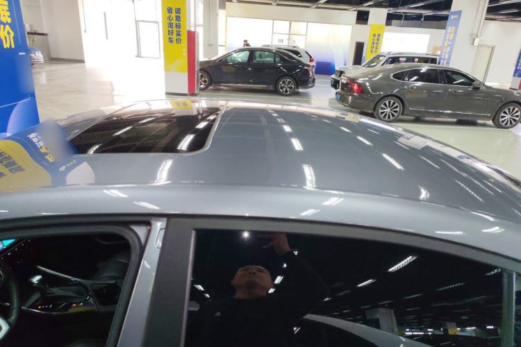 Used Roewe i5 2021 1.5L CVT Black Gold Edition Roof