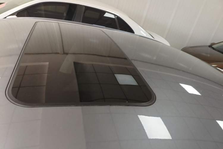 Used Roewe i5 2021 1.5L CVT Diamond Edition Roof