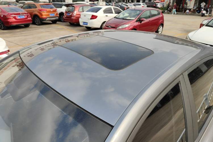 Used Roewe i5 2021 1.5L CVT Platinum Edition Roof