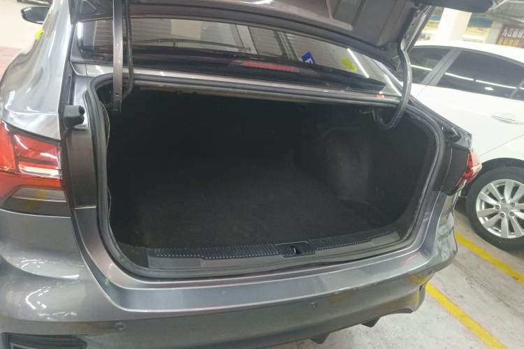 Used Roewe i5 2021 1.5L Manual Platinum Edition Trunk