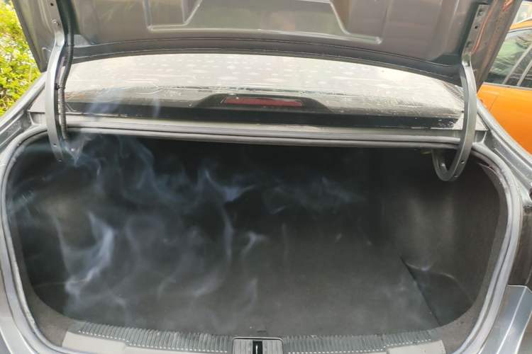 Used Roewe i5 2021 1.5L CVT Diamond Edition Trunk