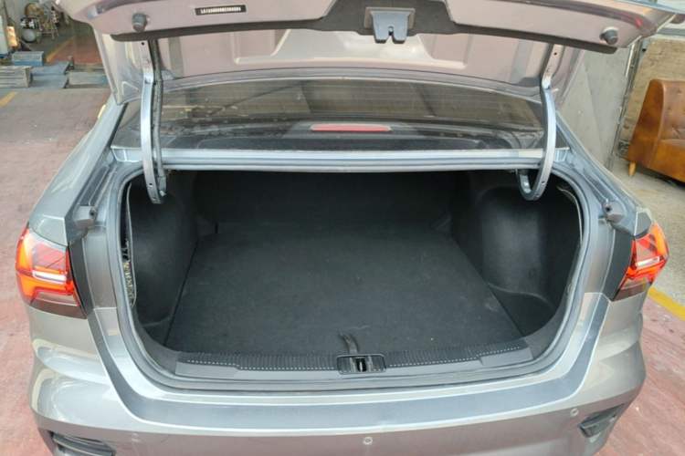 Used Roewe i5 2021 1.5L CVT Diamond Edition Trunk