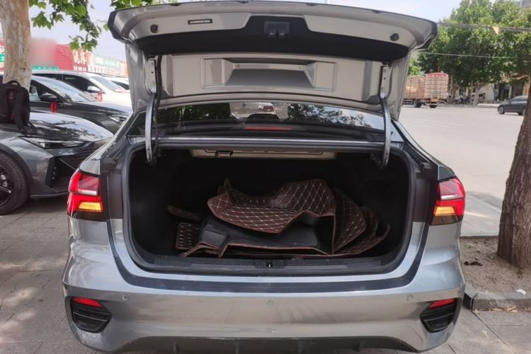 Used Roewe i5 2021 1.5L CVT Platinum Edition Trunk