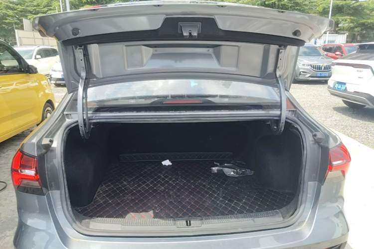 Used Roewe i5 2021 1.5L CVT Diamond Edition Trunk