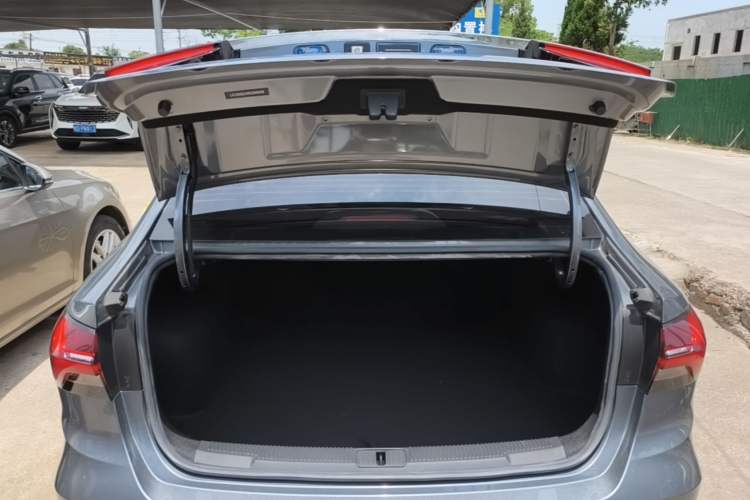 Used Roewe i5 2021 1.5L CVT Platinum Edition Trunk
