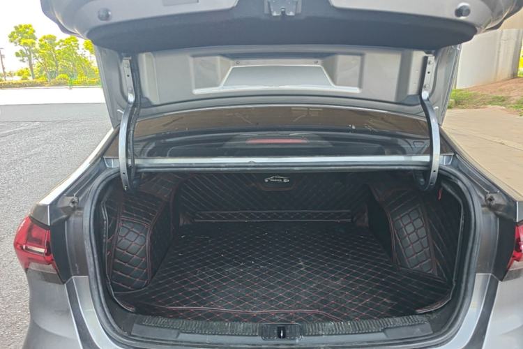Used Roewe i5 2021 1.5L Manual Diamond Edition Trunk