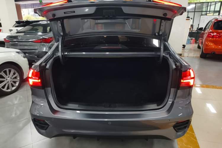 Used Roewe i5 2021 Revised Version 1.5L CVT Diamond Edition Trunk