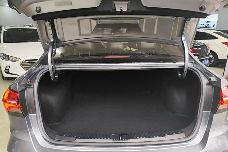 Used Roewe i5 2021 1.5L CVT Diamond Edition Trunk