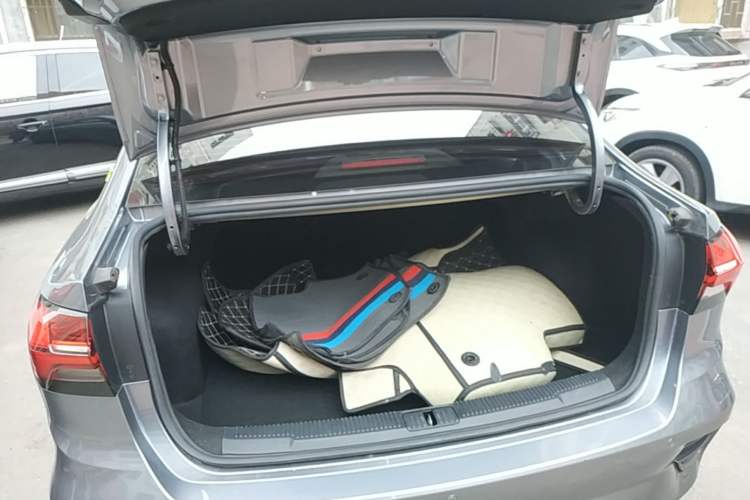 Used Roewe i5 2021 1.5L CVT Platinum Edition Trunk