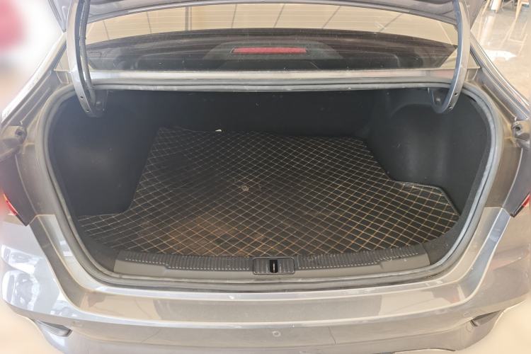 Used Roewe i5 2021 1.5L Manual Diamond Edition Trunk