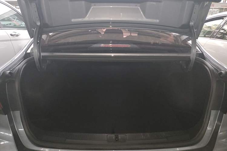 Used Roewe i5 2021 1.5L Manual Platinum Edition Trunk