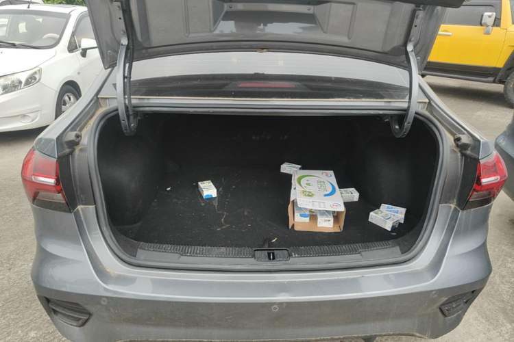 Used Roewe i5 2021 Revised Version 1.5L CVT Diamond Edition Trunk