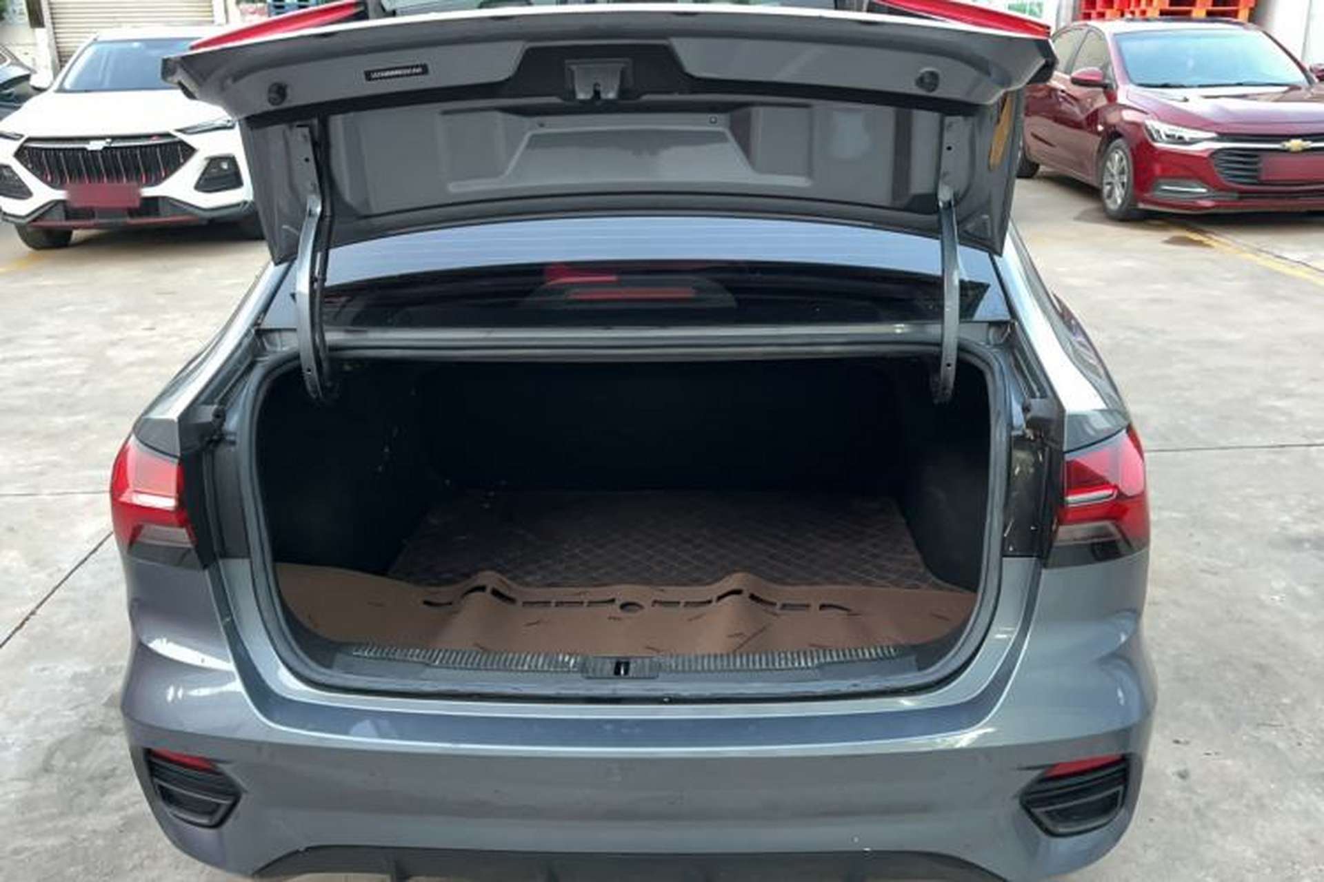 Used Roewe i5 2021 Revised Version 1.5L CVT Diamond Edition Trunk