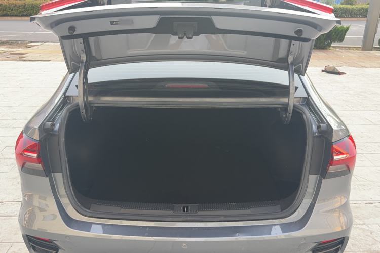 Used Roewe i5 2021 1.5L CVT Diamond Edition Trunk