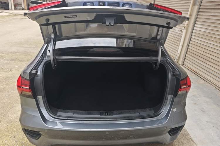 Used Roewe i5 2021 1.5L CVT Diamond Edition Trunk