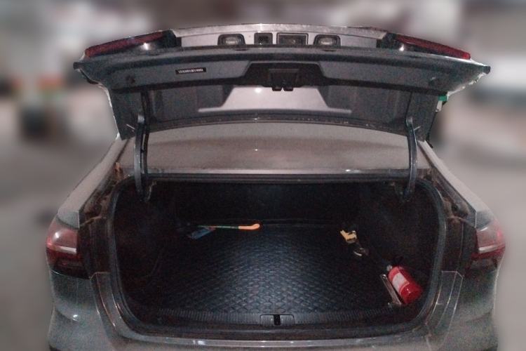Used Roewe i5 2021 1.5L Manual Platinum Edition Trunk