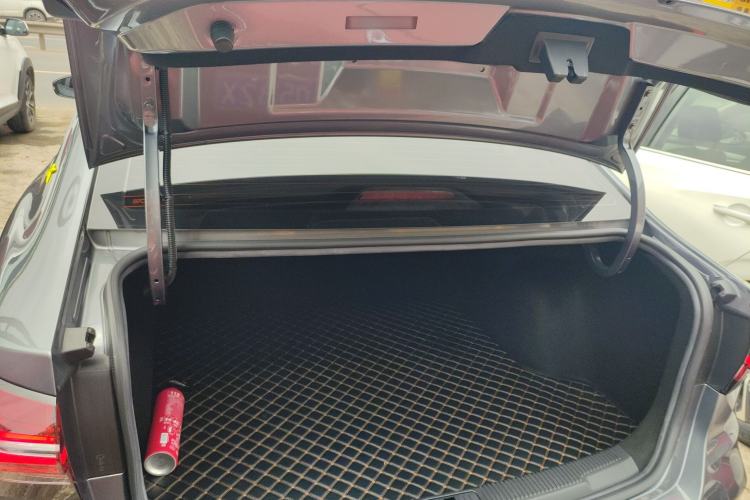 Used Roewe i5 2021 1.5L Manual Diamond Edition Trunk