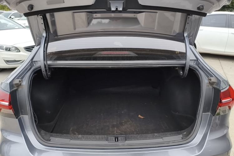 Used Roewe i5 2021 1.5L CVT Diamond Edition Trunk
