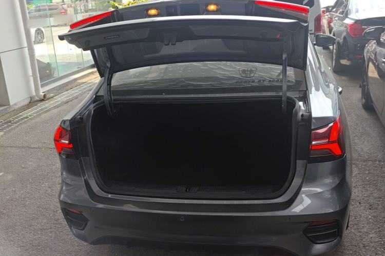 Used Roewe i5 2021 1.5L CVT Platinum Edition Trunk