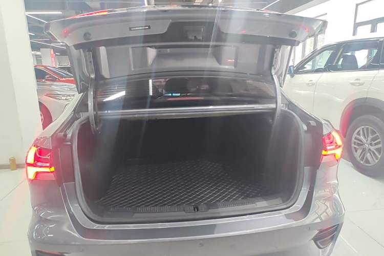 Used Roewe i5 2021 1.5L CVT Diamond Edition Trunk