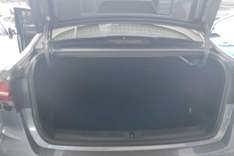 Used Roewe i5  Trunk