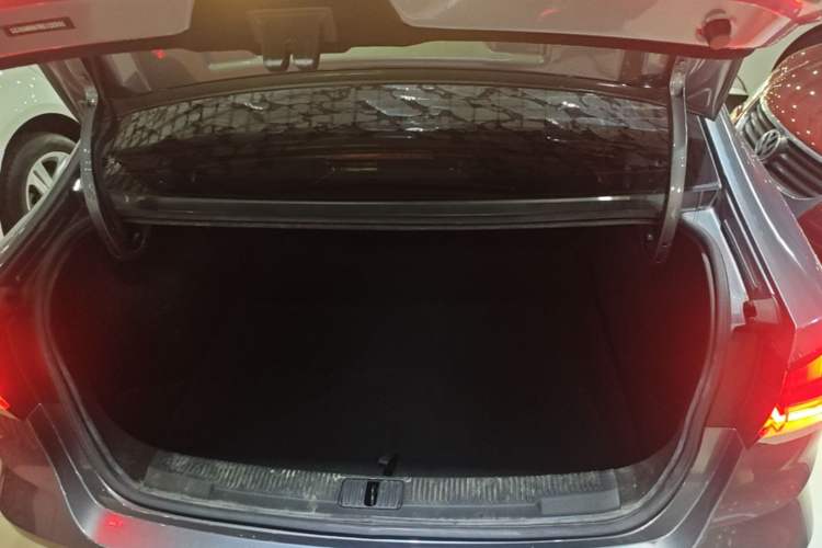 Used Roewe i5 2021 1.5L CVT Diamond Edition Trunk