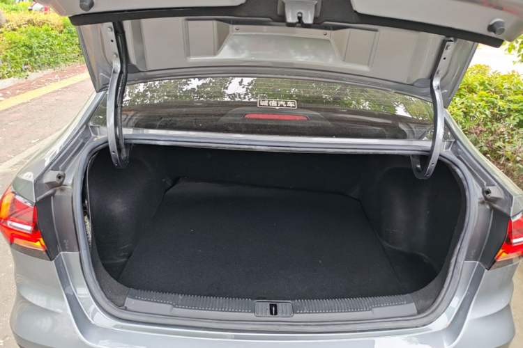 Used Roewe i5 2021 1.5L CVT Diamond Edition Trunk