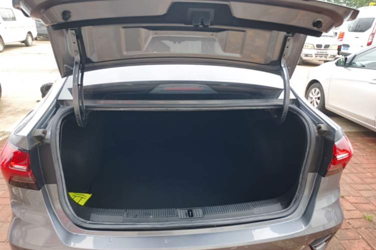 Used Roewe i5 2021 1.5L CVT Diamond Edition Trunk