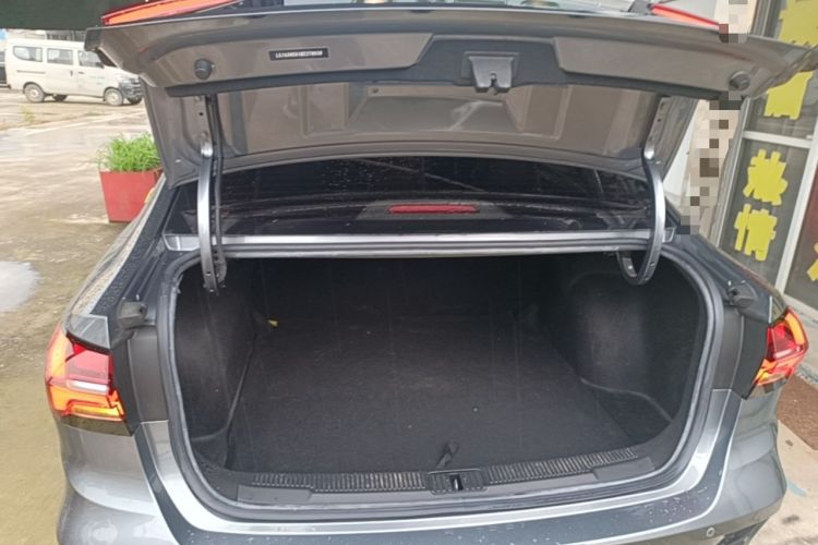 Used Roewe i5 2021 Revised Version 1.5L CVT Diamond Edition Trunk