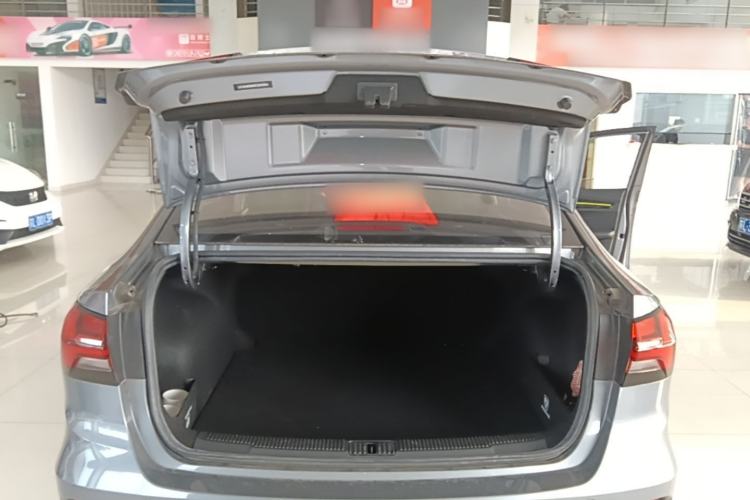 Used Roewe i5 2021 Revised Version 1.5L CVT Diamond Edition Trunk