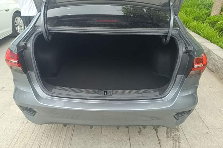 Used Roewe i5 2021 Revised Version 1.5L CVT Diamond Edition Trunk